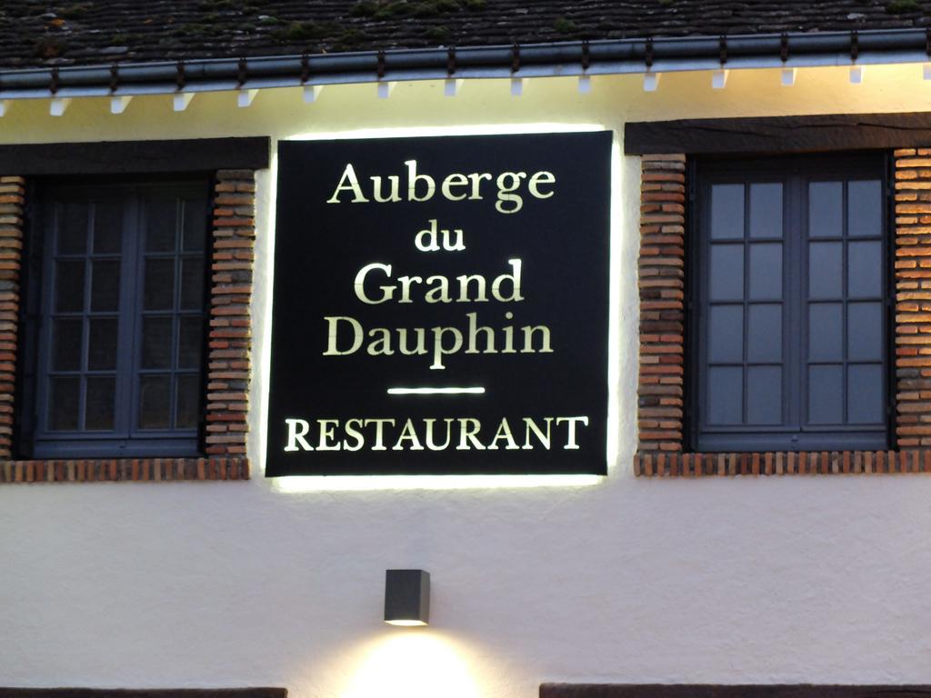 Dhuizon Auberge Du Grand Dauphin מראה חיצוני תמונה